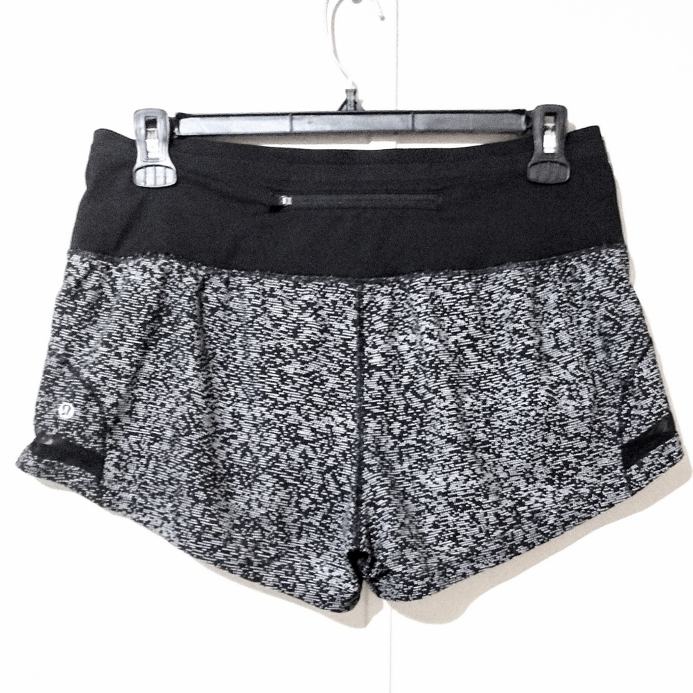 NWOTS **Lululemon** Pace Perfect Shorts. Size 10. Black And White - Picture 5 of 12